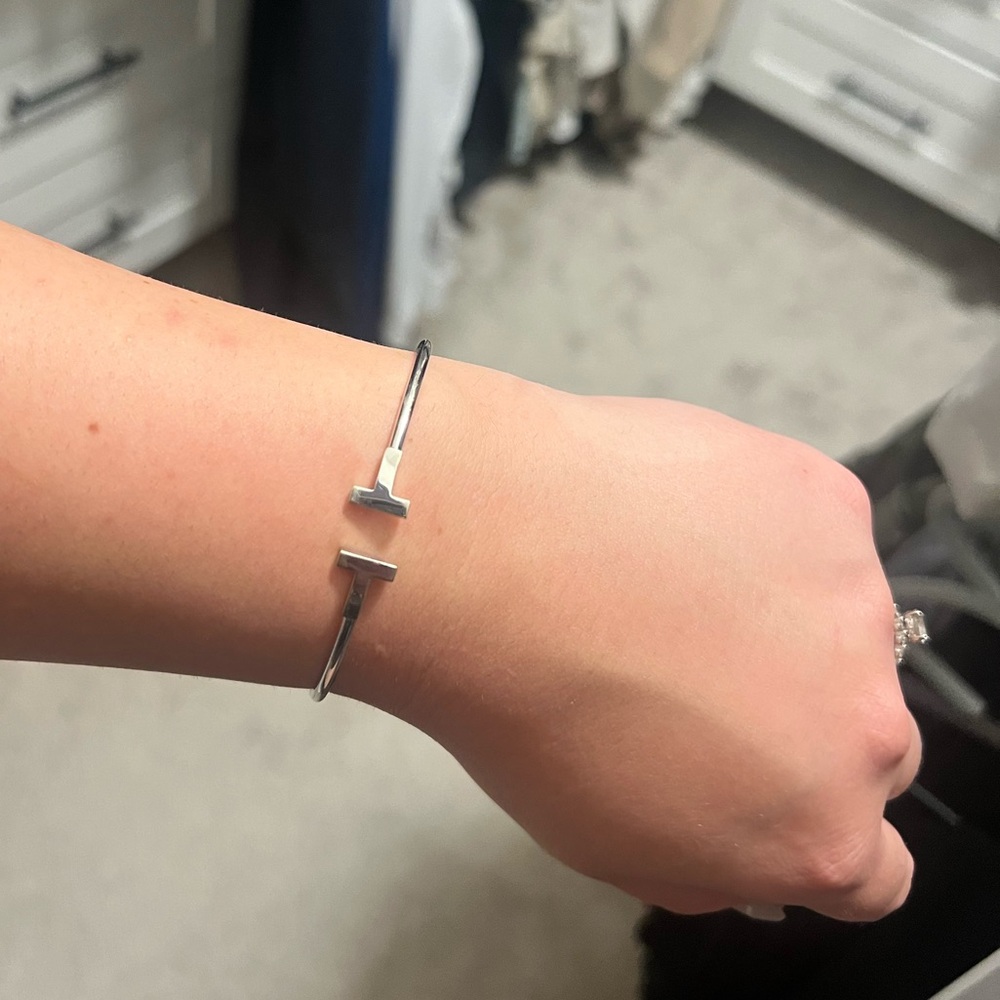 Tiffany T wire bracelet 18k white gold medium